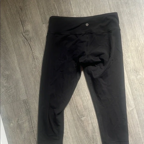 GUC black Lululemon capris - Picture 3 of 4